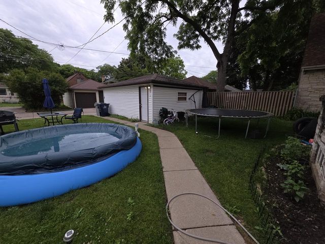 5528 W Auer AVENUE, Milwaukee, WI 53216