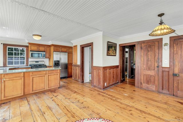 430 Montauk Highway, East Moriches, NY 11940