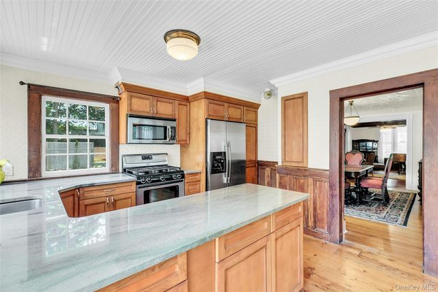430 Montauk Highway, East Moriches, NY 11940
