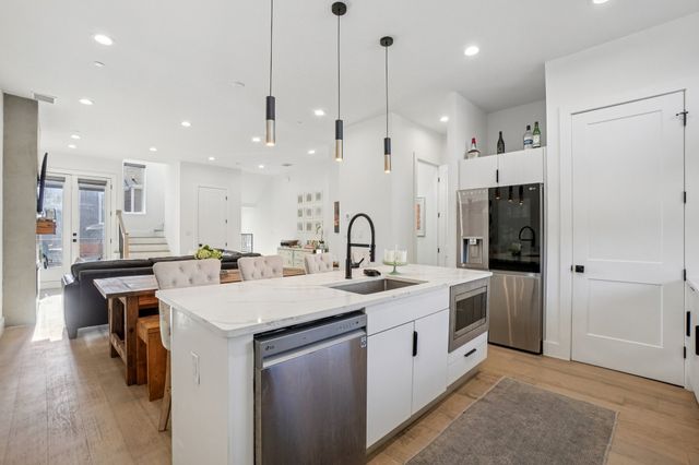 145 N Henderson Avenue 102, Dallas, TX 75214