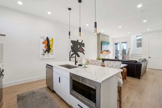 145 N Henderson Avenue 102, Dallas, TX 75214