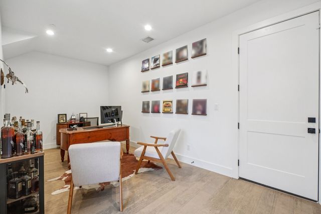 145 N Henderson Avenue 102, Dallas, TX 75214