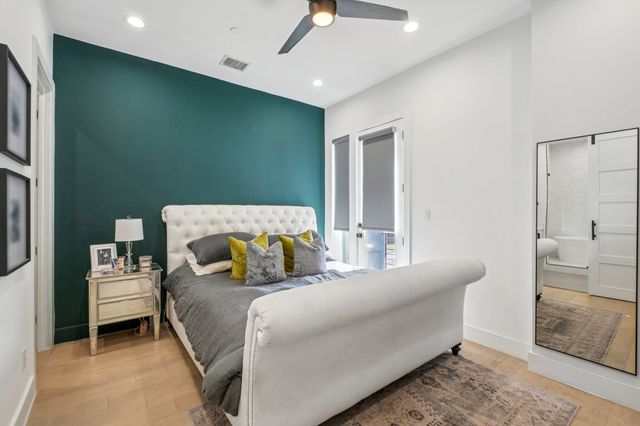 145 N Henderson Avenue 102, Dallas, TX 75214