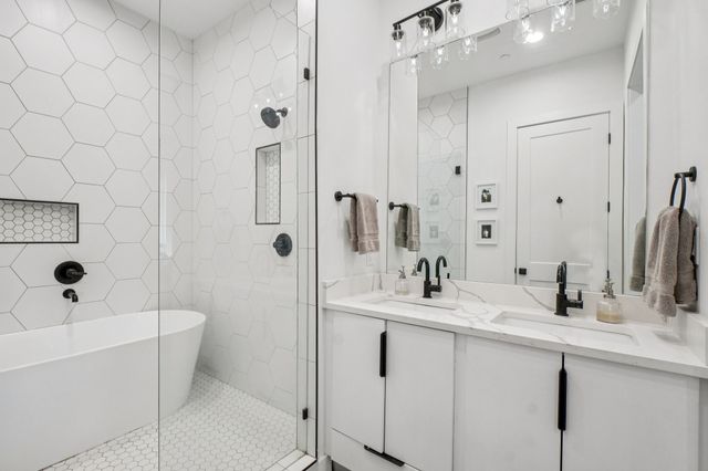 145 N Henderson Avenue 102, Dallas, TX 75214