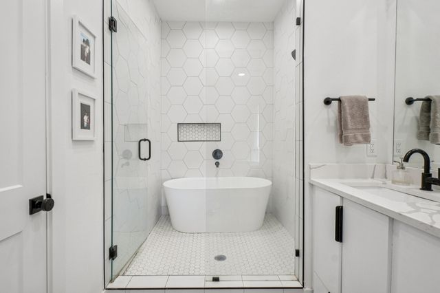 145 N Henderson Avenue 102, Dallas, TX 75214