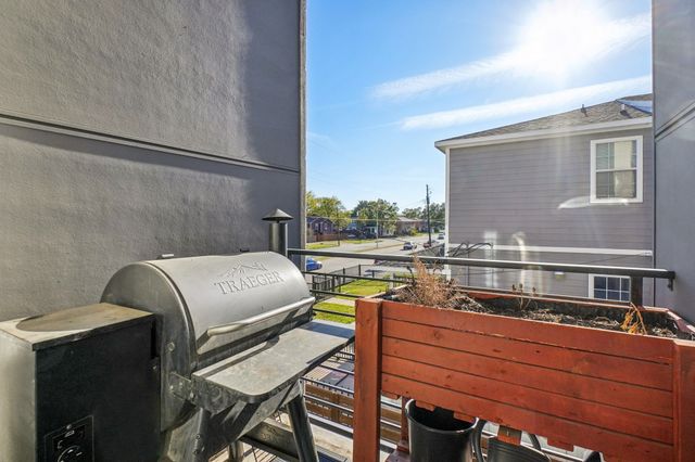 145 N Henderson Avenue 102, Dallas, TX 75214