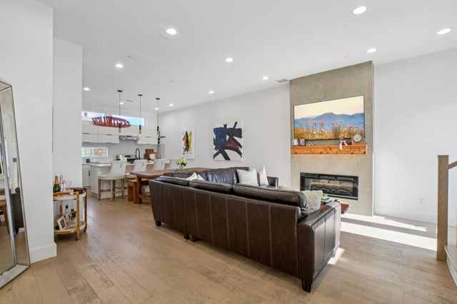 145 N Henderson Avenue 102, Dallas, TX 75214