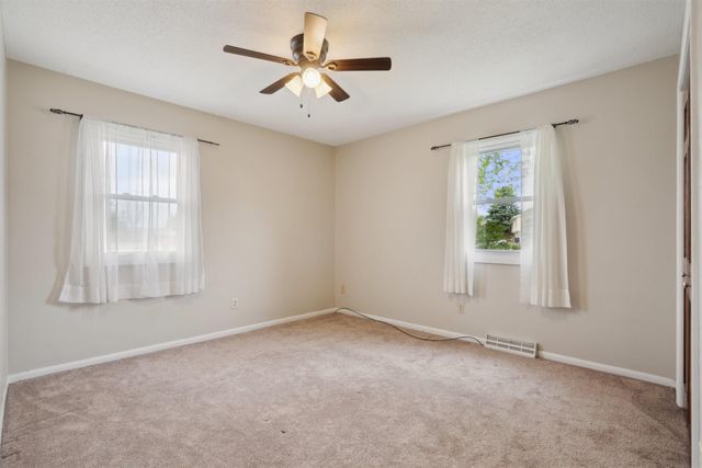 1348 Edgewood Drive, Waterloo, IA 50701