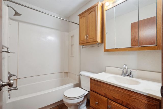 1348 Edgewood Drive, Waterloo, IA 50701