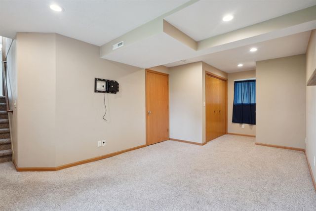 1348 Edgewood Drive, Waterloo, IA 50701