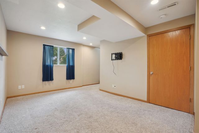 1348 Edgewood Drive, Waterloo, IA 50701