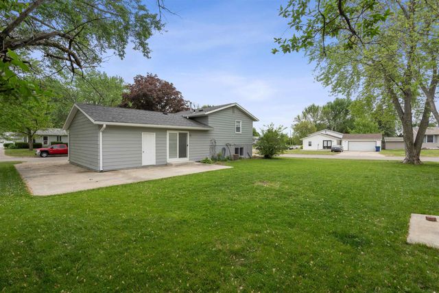 1348 Edgewood Drive, Waterloo, IA 50701