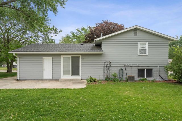 1348 Edgewood Drive, Waterloo, IA 50701