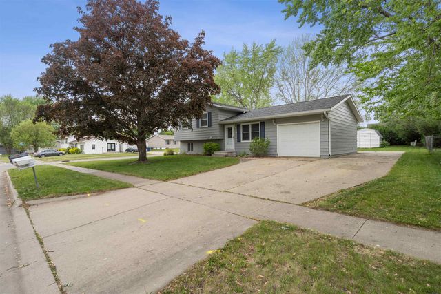 1348 Edgewood Drive, Waterloo, IA 50701