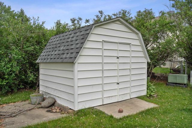 1348 Edgewood Drive, Waterloo, IA 50701