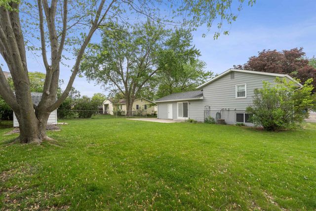 1348 Edgewood Drive, Waterloo, IA 50701
