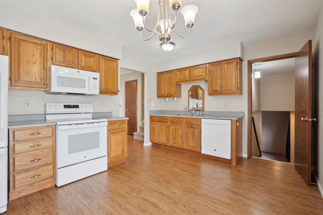 1348 Edgewood Drive, Waterloo, IA 50701