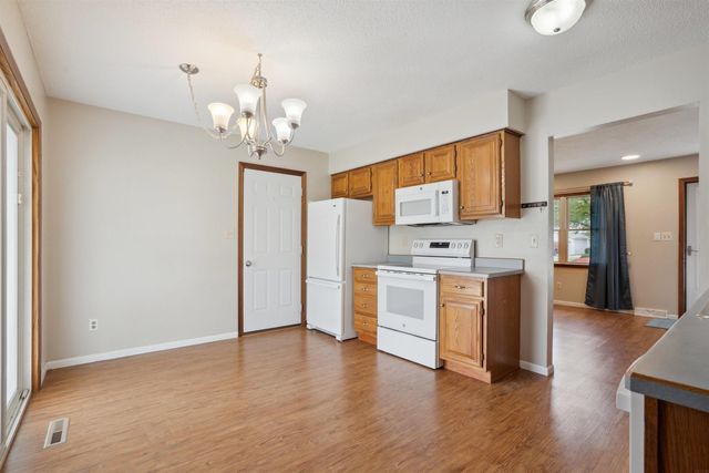 1348 Edgewood Drive, Waterloo, IA 50701