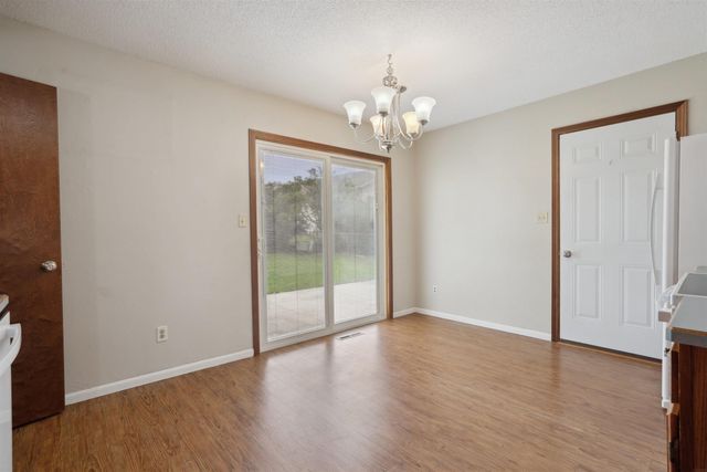 1348 Edgewood Drive, Waterloo, IA 50701