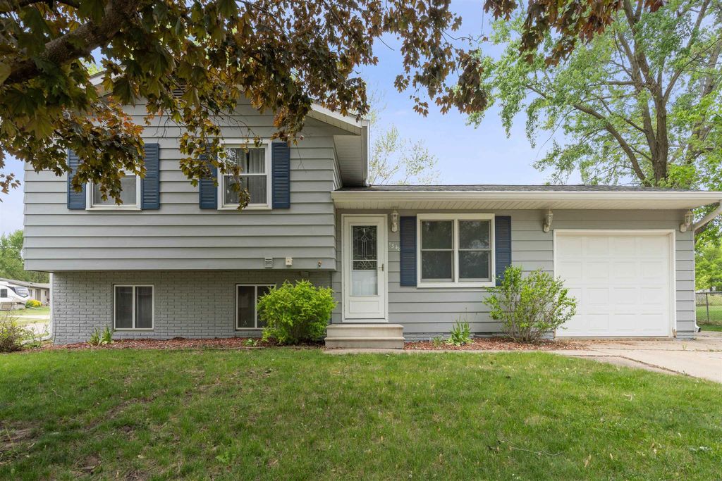 1348 Edgewood Drive, Waterloo, IA 50701