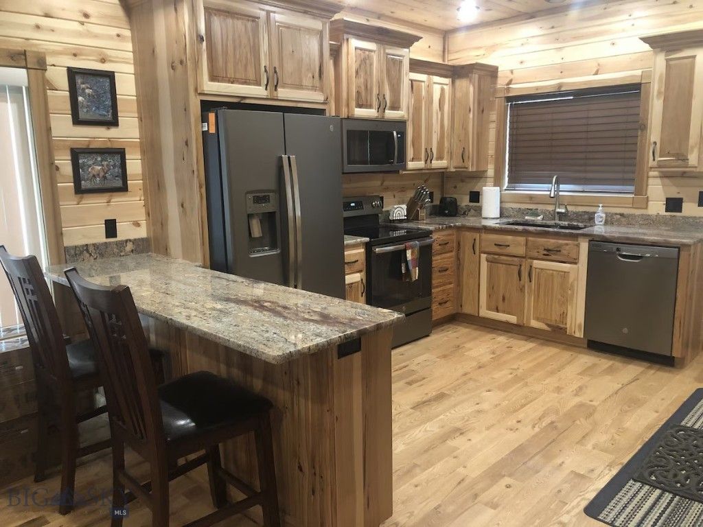 19 N Iris, West Yellowstone, MT 59758 photo 8