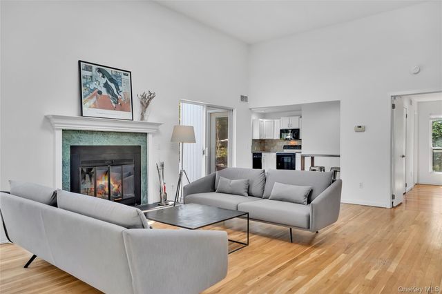 26 Wintergreen Way, Quogue, NY 11959