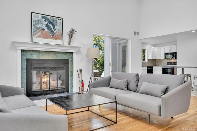 26 Wintergreen Way, Quogue, NY 11959