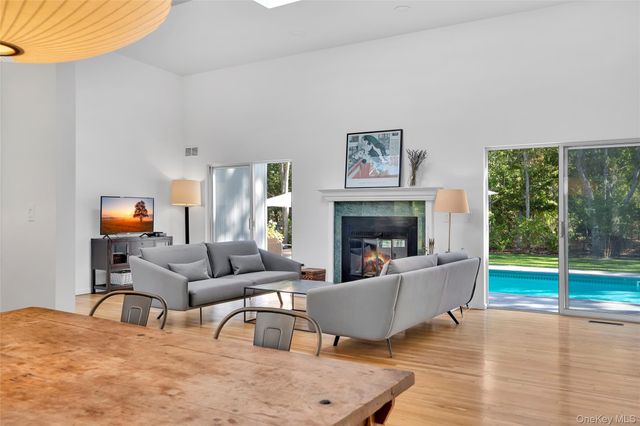 26 Wintergreen Way, Quogue, NY 11959