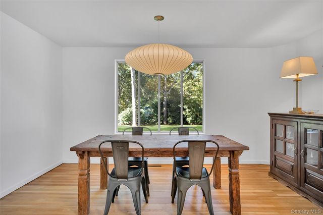 26 Wintergreen Way, Quogue, NY 11959