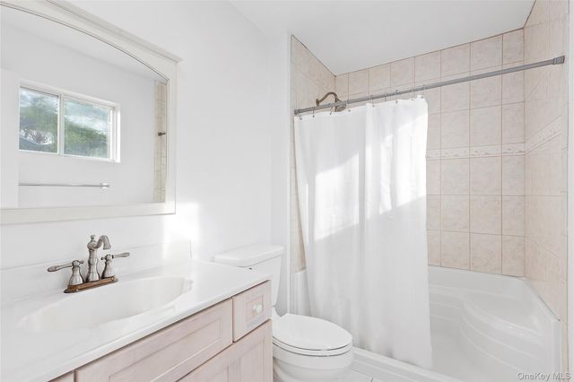 26 Wintergreen Way, Quogue, NY 11959