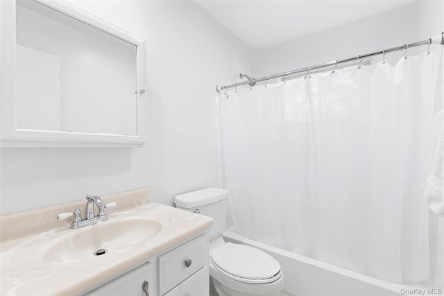 26 Wintergreen Way, Quogue, NY 11959