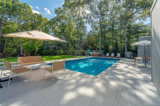 26 Wintergreen Way, Quogue, NY 11959