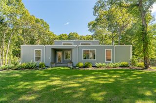 26 Wintergreen Way, Quogue, NY 11959