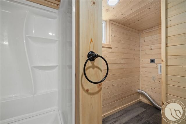 13 Wireless Way, Roberts, MT 59070