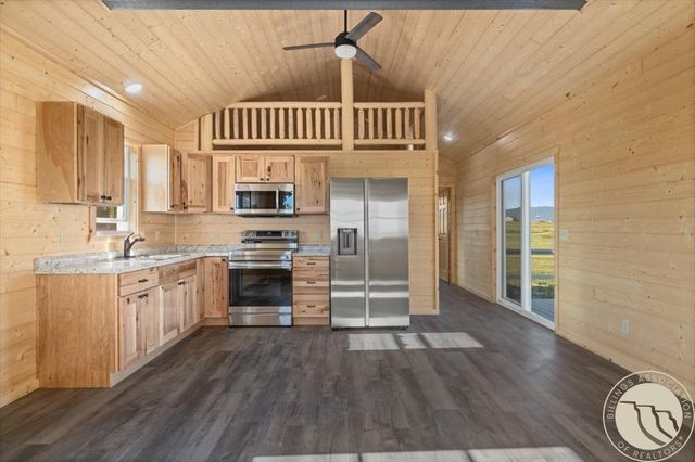 13 Wireless Way, Roberts, MT 59070