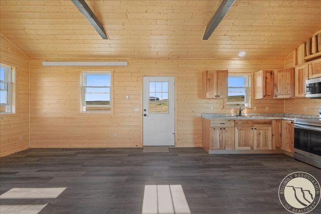 13 Wireless Way, Roberts, MT 59070