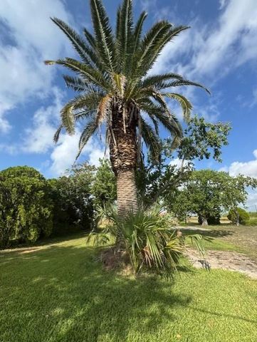 93 Second Street, Palacios, TX 77465