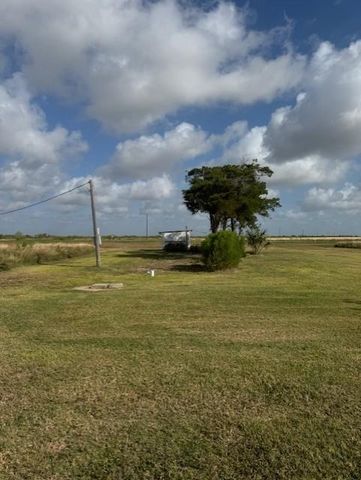 93 Second Street, Palacios, TX 77465