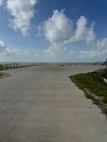 93 Second Street, Palacios, TX 77465