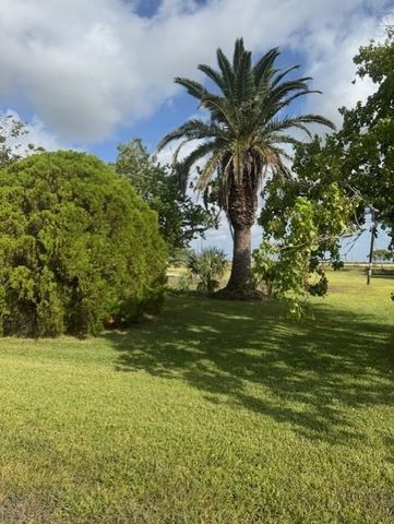 93 Second Street, Palacios, TX 77465