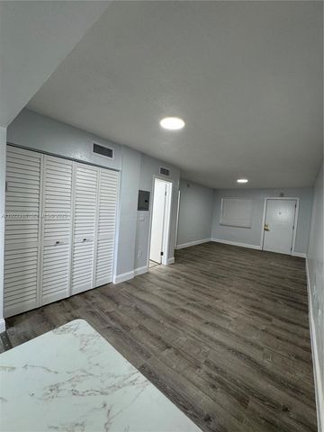 11950 NE 2nd Ave 102, North Miami, FL 33161