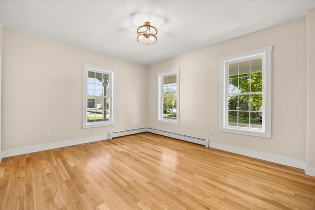 33 Brookline St, Abington, MA 02351