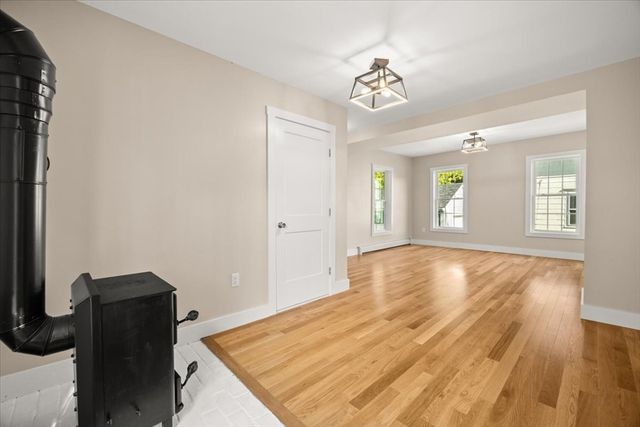 33 Brookline St, Abington, MA 02351