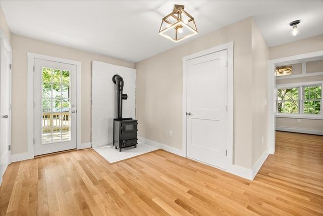 33 Brookline St, Abington, MA 02351