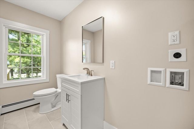 33 Brookline St, Abington, MA 02351