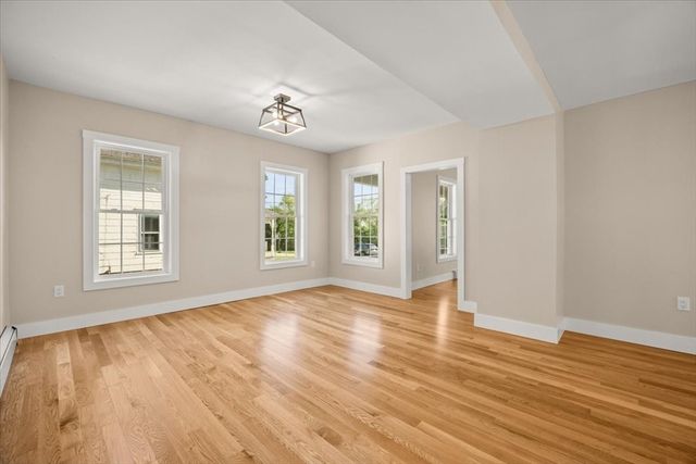 33 Brookline St, Abington, MA 02351