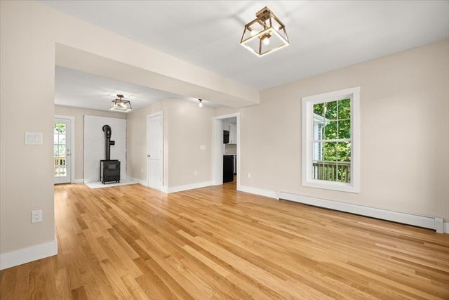 33 Brookline St, Abington, MA 02351