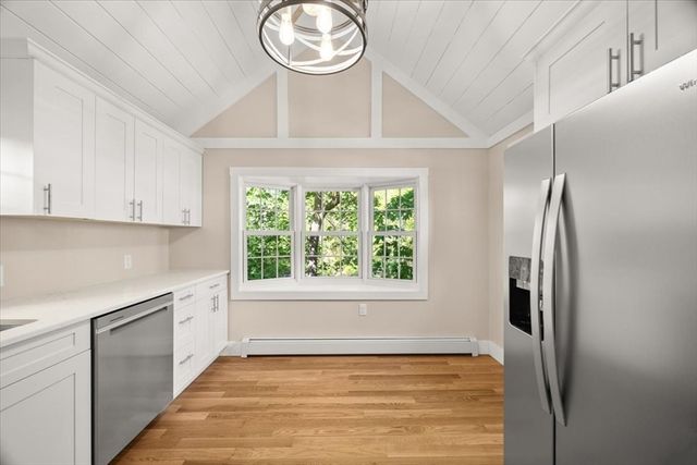 33 Brookline St, Abington, MA 02351