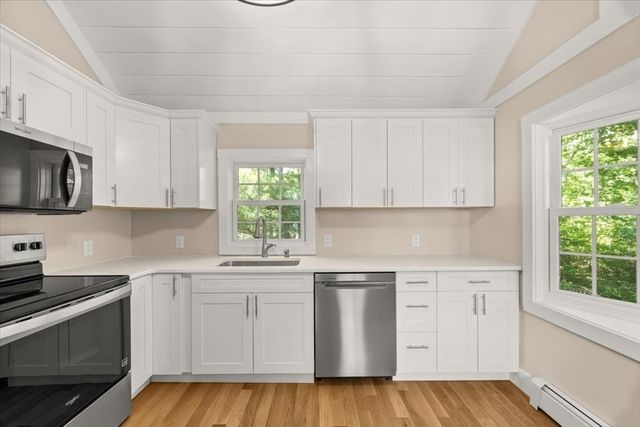 33 Brookline St, Abington, MA 02351