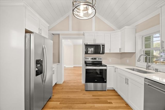 33 Brookline St, Abington, MA 02351